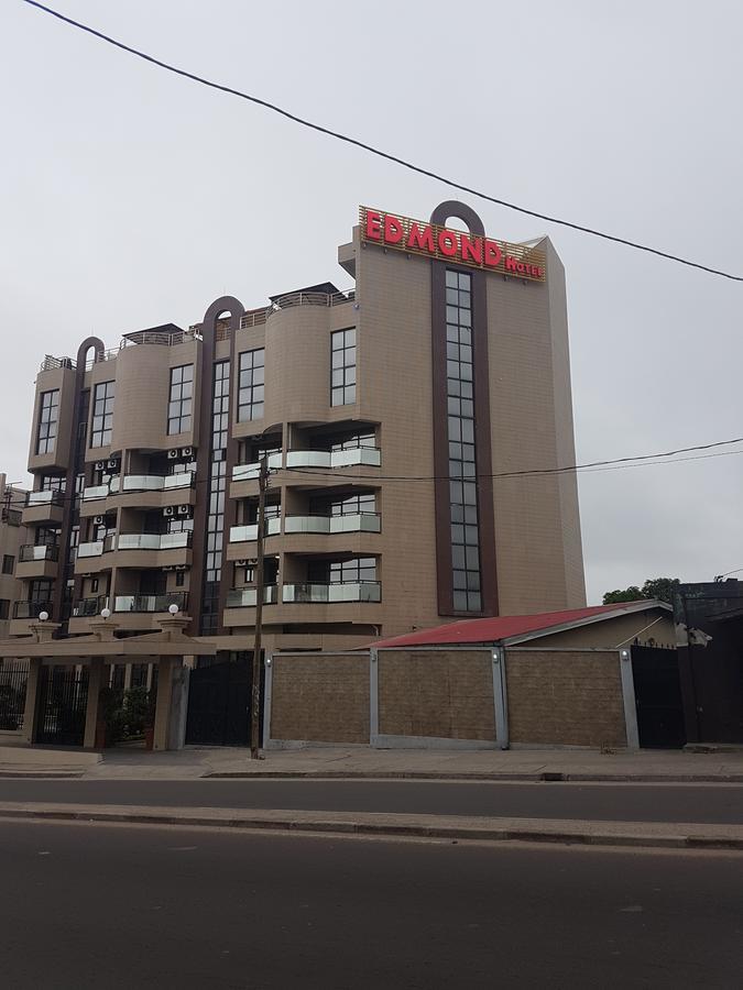 Edmond Hotel Brazzaville Buitenkant foto