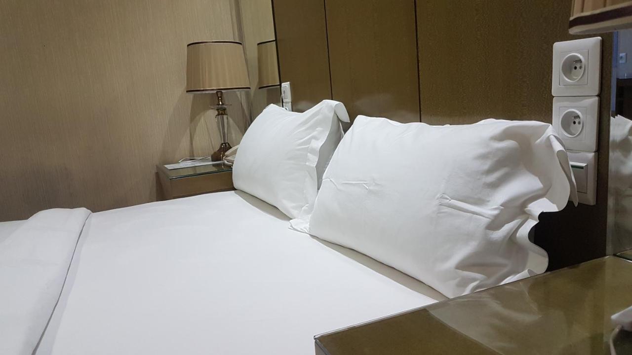 Edmond Hotel Brazzaville Buitenkant foto