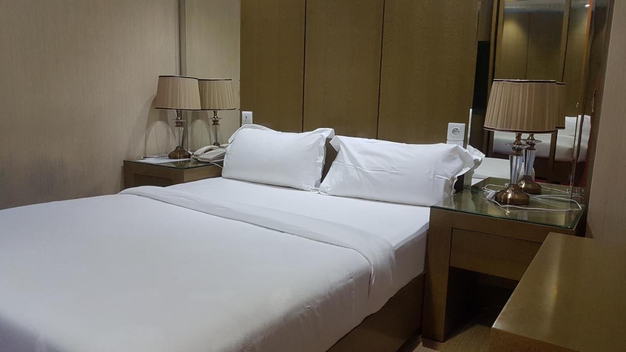 Edmond Hotel Brazzaville Buitenkant foto