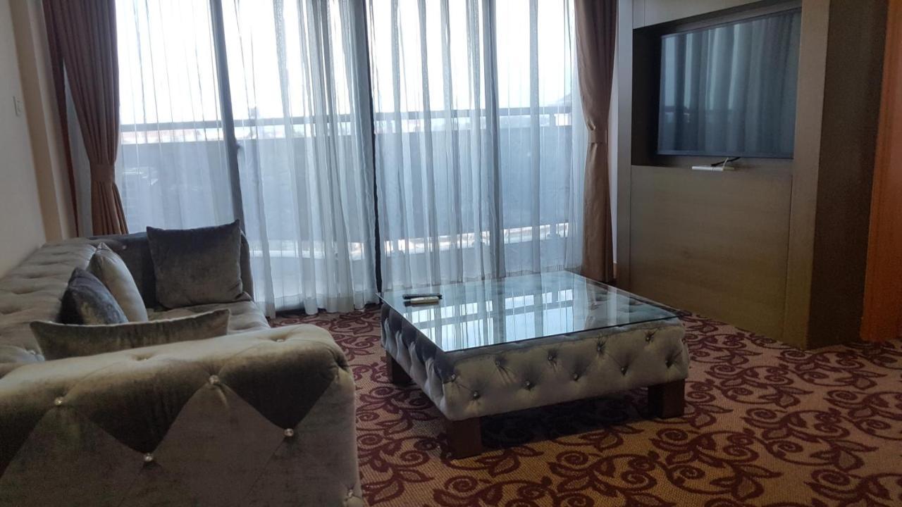 Edmond Hotel Brazzaville Buitenkant foto