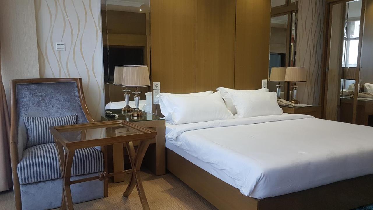 Edmond Hotel Brazzaville Buitenkant foto