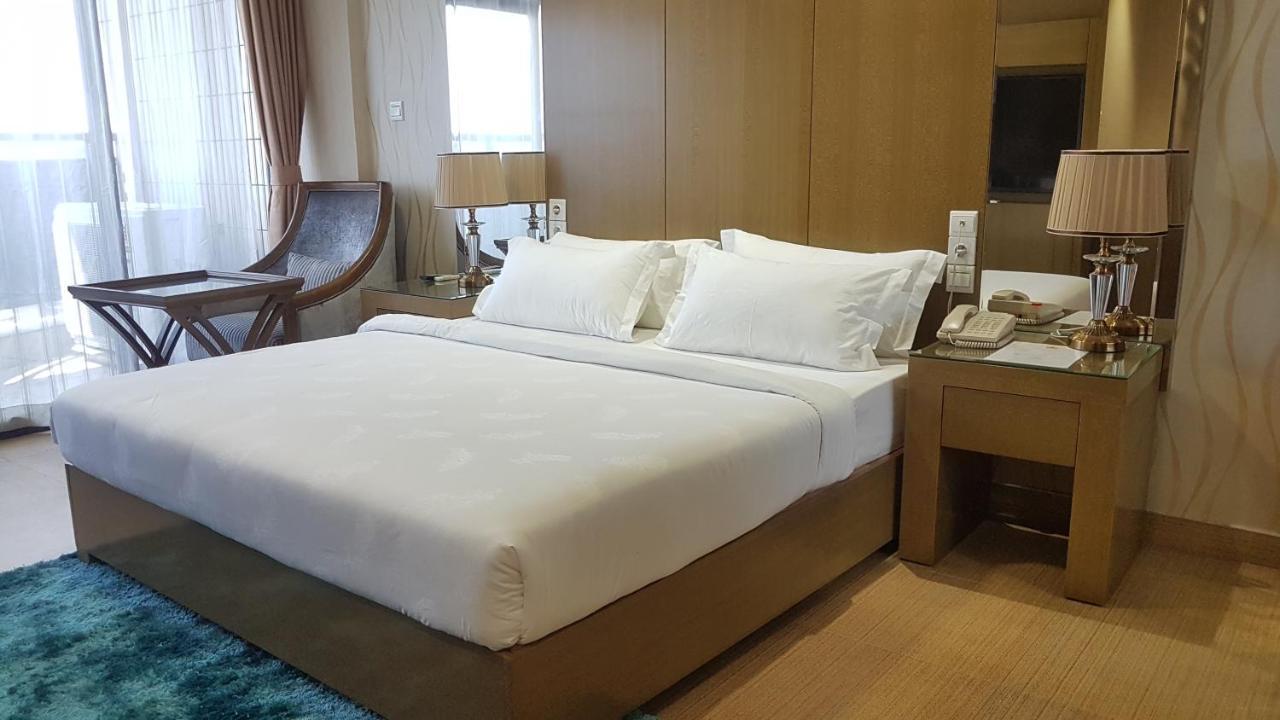 Edmond Hotel Brazzaville Buitenkant foto