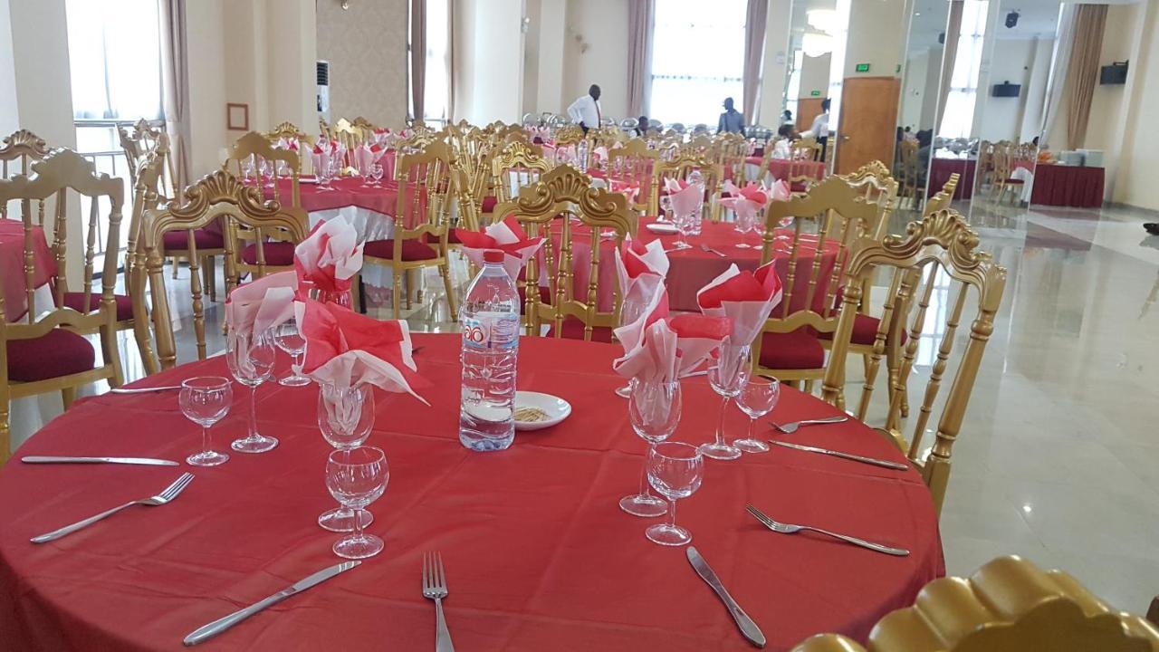 Edmond Hotel Brazzaville Buitenkant foto